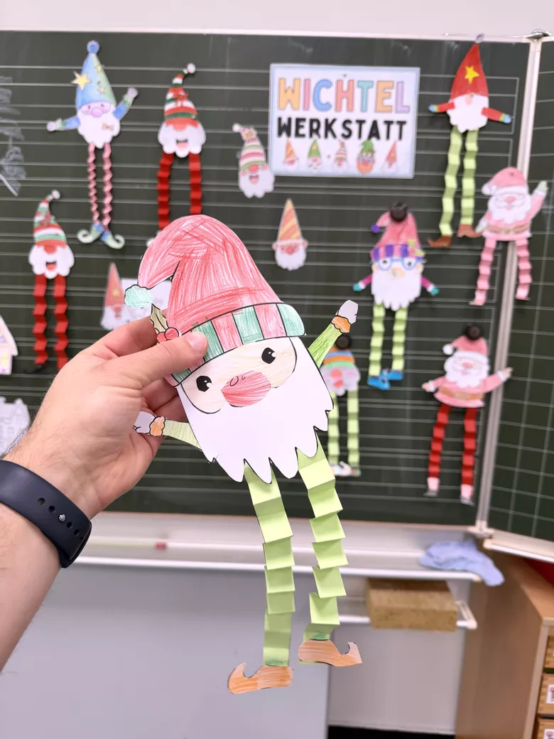 Bild in der Beschreibung des Unterrichtsmaterials 5 tanzende Wichtel - Bastelvorlagen / Wichtelwerkstatt / Winter / Weihnachten von Doodleteacher #1