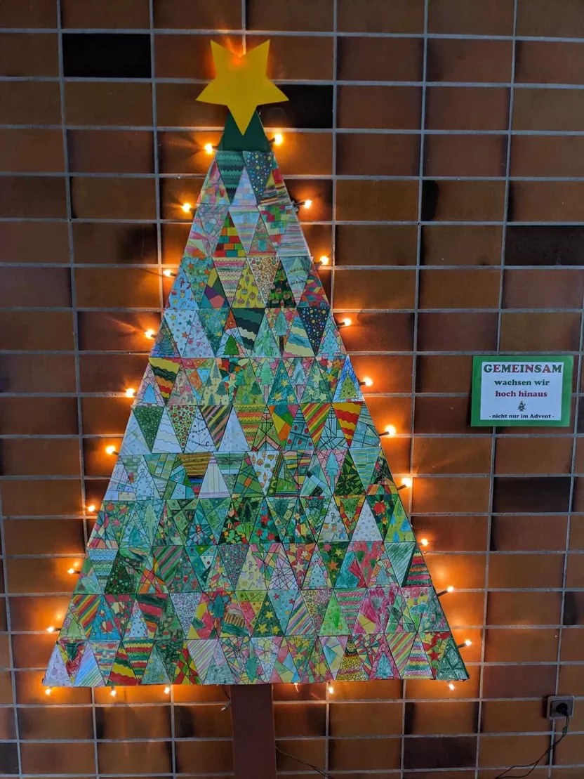 Bild in der Beschreibung des Unterrichtsmaterials Tannenbaum Dreiecke 🎄 Mosaik - Gemeinschaftsbild Poster PAKET Winter Weihnachten von Doodleteacher #3