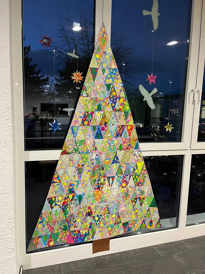 Bild in der Beschreibung des Unterrichtsmaterials Kooperativer Tannenbaum - Muster: Stern Mosaik Weinter Weihnachten von Doodleteacher #1