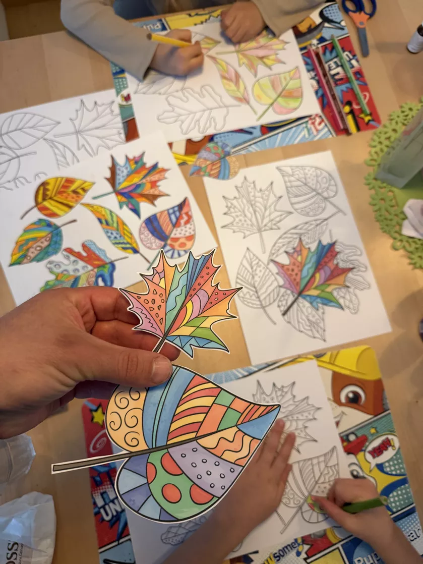 Bild in der Beschreibung des Unterrichtsmaterials Herbstblätter zum Ausmalen, Gestalten / Herbstdeko / Dekoration Herbstzeit von Doodleteacher #2