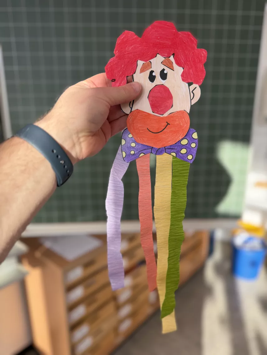 Bild in der Beschreibung des Unterrichtsmaterials Clown basteln & Windfänger gestalten - Karneval & Fasching | Grundschule von Doodleteacher #1