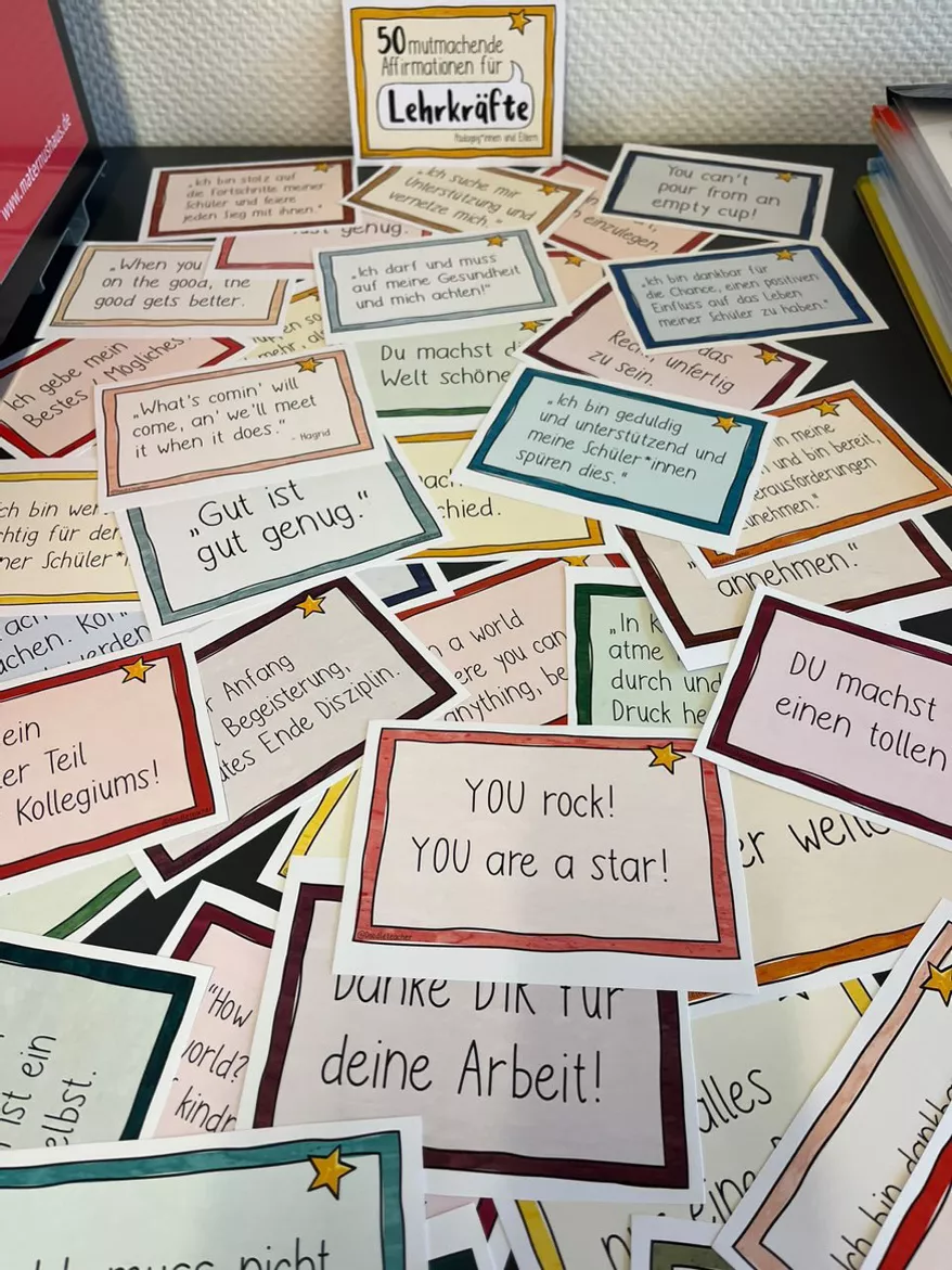 Bild in der Beschreibung des Unterrichtsmaterials FREEBIE: 50+ mutmachende Affirmationen für Lehrkräfte / Lehrer*innen Mutmacher von Doodleteacher #1