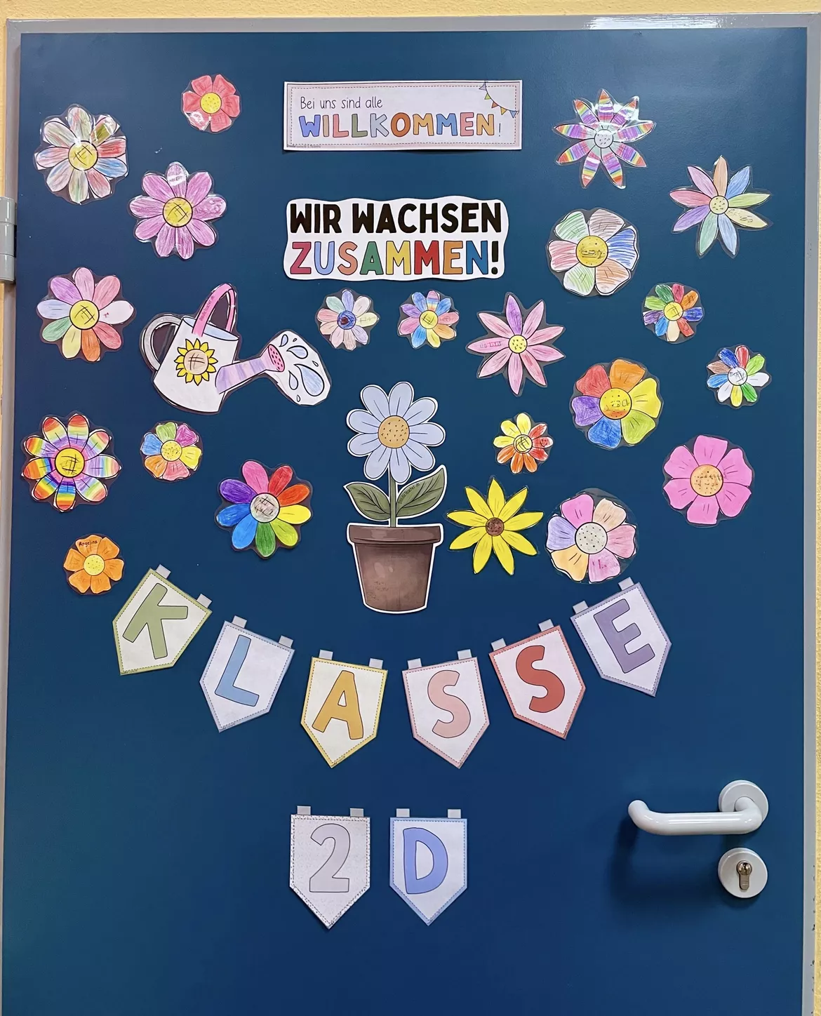 Bild in der Beschreibung des Unterrichtsmaterials Türdeko - Wir wachsen gemeinsam! – Steckbriefe / Blumen Klassenzimmer Schuljahresanfang von Doodleteacher #1