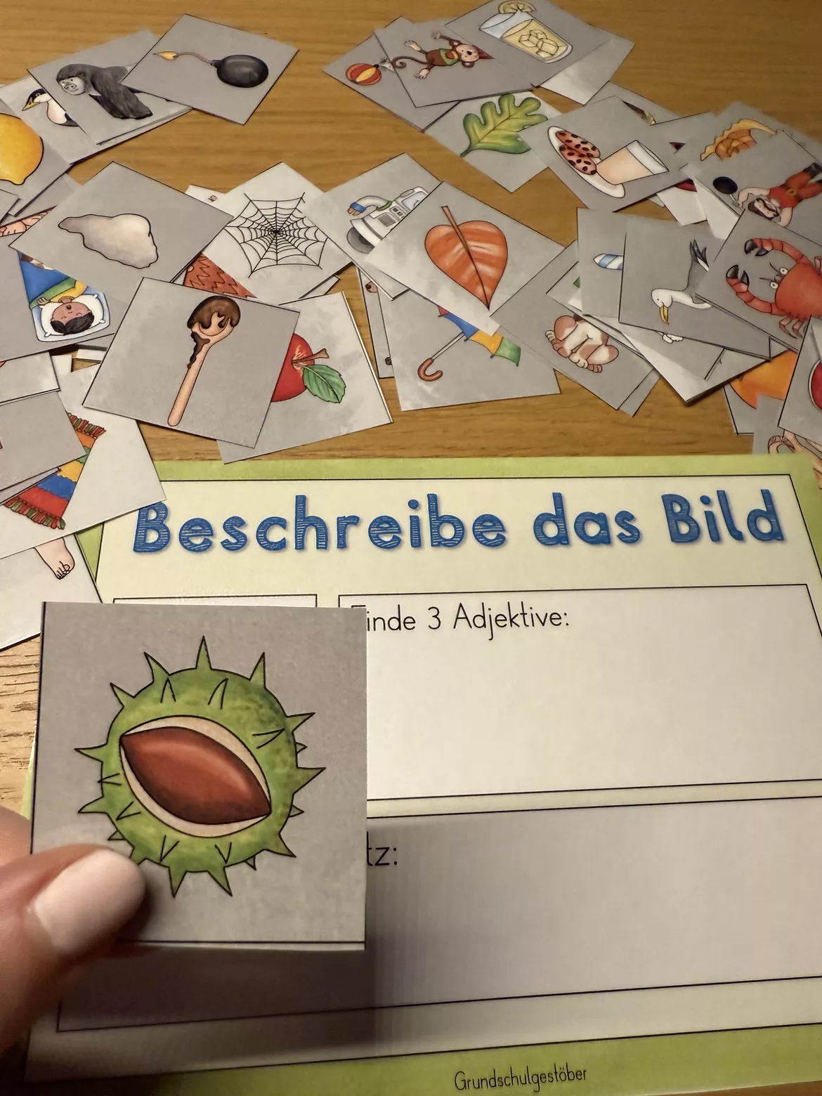 Bild in der Beschreibung des Unterrichtsmaterials Freiarbeitsmaterial mit Adjektiven beschreiben von Grundschulgestöber #1