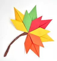 Vorschau - Mal- und Bastelvorlagen - Kunst im Herbst: Bunte Herbstblätter aus Quadraten falten (Fensterdeko) - Seite 1