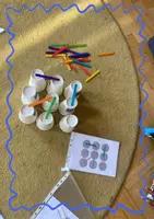 Vorschau - Bildkarten - Becherspiel mit Farbstäbchen – Feinmotorik, visuelle Wahrnehmung & Konzentration spielerisch fördern - Deckblatt