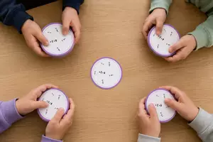 Voorbeeld - Dobblevariant Bewerkingen tot 10 | Spelend Automatiseren van Optellen en Aftrekken - Voorblad