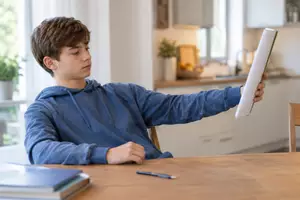 Vorschau - Arbeitsblätter - Digitale Augenarztpraxis – Fehlsichtigkeit interaktiv diagnostizieren - Deckblatt