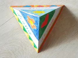 Vorschau - Mal- und Bastelvorlagen - Namensschild basteln mit 3 Seiten, Tetraeder - Seite 2