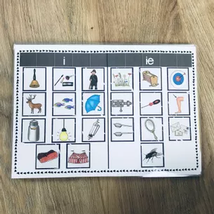 Bild in der Beschreibung des Unterrichtsmaterials Klettmappe (Klettlernmappe) - Wörter mit i und ie von The Growing Firsties #4