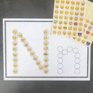 Bild in der Beschreibung des Unterrichtsmaterials Gepunktete Druckbuchstaben zum Stempeln, Legen, Bemalen, Bekleben... von The Growing Firsties #3