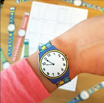 Bild in der Beschreibung des Unterrichtsmaterials Time - Speaking Activity (Die Uhrzeit - Sprechanlass) 3 Versionen: Deutsch, Englisch und Französisch, Uhren zum selbst Basteln! von Unterrichtmitspass #2