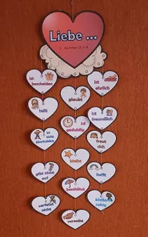 Bild in der Beschreibung des Unterrichtsmaterials Die Liebe ist... - Bastelvorlage für ein Mobile - Valentinstag im Religionsunterricht von DieRelitante #1