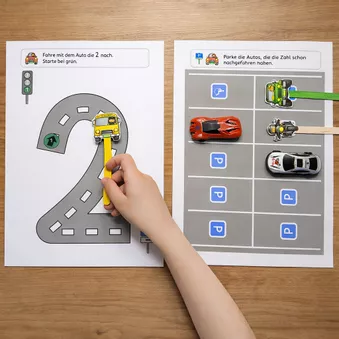 Bild in der Beschreibung des Unterrichtsmaterials Zahlen als Straße 0–10 – Ziffern nachspuren mit Autos | Motorik & Mengenverständnis von DieRelitante #1