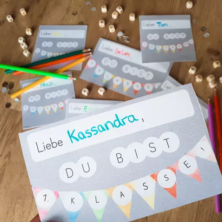 Bild in der Beschreibung des Unterrichtsmaterials Du bist 1. Klasse! - Begrüßungskärtchen - Einschulung von FreuleinBerg #1