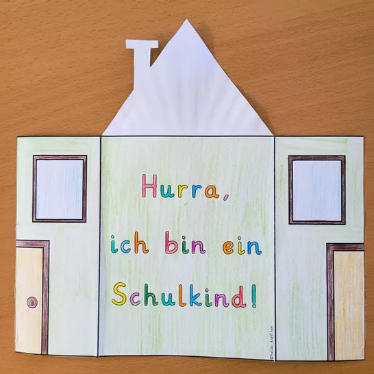 Bild in der Beschreibung des Unterrichtsmaterials Begrüßung Erstklässler – Begrüßungskarte basteln „Hurra, ich bin ein Schulkind“ von Helles Köpfchen #2