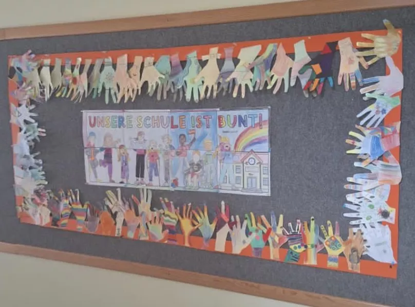 Bild in der Beschreibung des Unterrichtsmaterials Unsere Schule ist bunt! + OGS / KITA / Schulen / Hort #demokratiestärken Vielfalt von Doodleteacher #1