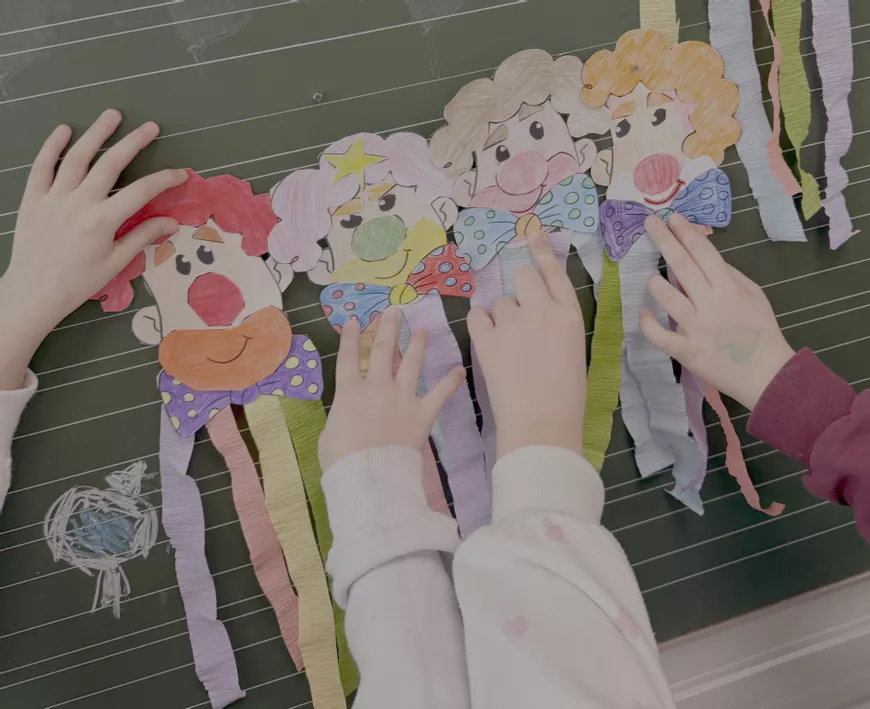 Bild in der Beschreibung des Unterrichtsmaterials Clown basteln & Windfänger gestalten - Karneval & Fasching | Grundschule von Doodleteacher #2