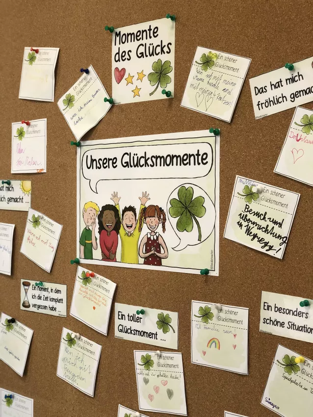Bild in der Beschreibung des Unterrichtsmaterials Unsere Glücksmomente / Glück - Poster und Kärtchen fürs Klassenzimmer von Doodleteacher #1