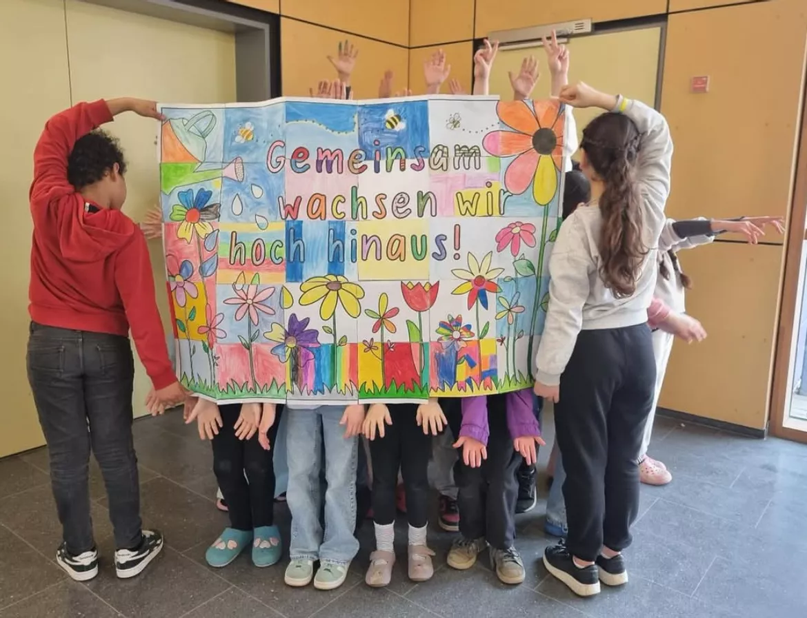 Bild in der Beschreibung des Unterrichtsmaterials Gemeinschaftsbild "Wir wachsen gemeinsam ..." - kooperatives Poster 🐝 Growth Mindset / Wachstumsdenken Steckbrief Türdeko von Doodleteacher #2