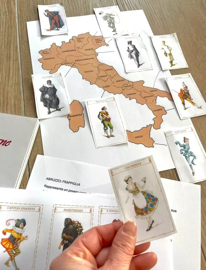 Maschere Italiane Materiale interattivo - Maschere Italiane - tra albi e matite - Pagina di copertina