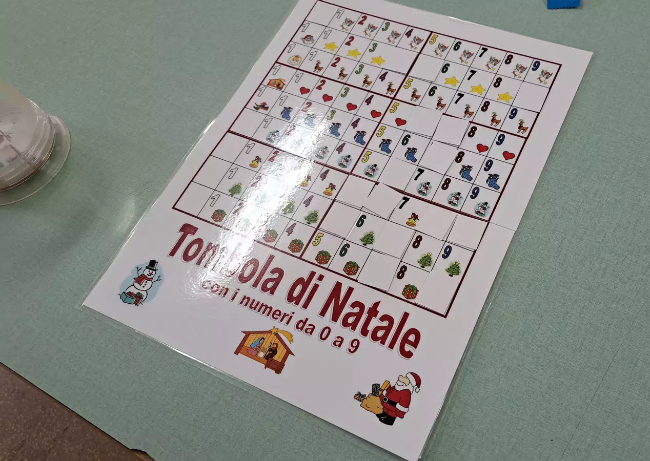 TOMBOLA DI NATALE CON I NUMERI DA 0 A 9 Giochi - TOMBOLA DI NATALE CON I NUMERI DA 0 A 9 - maestra Marika Rongo - Pagina di copertina