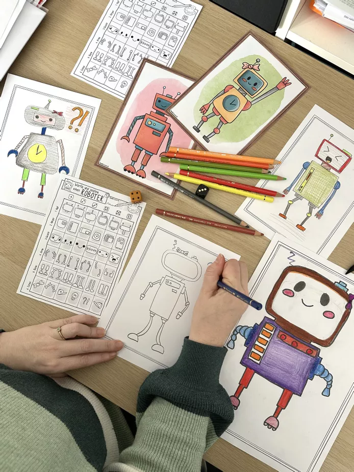 Bild in der Beschreibung des Unterrichtsmaterials Roboter würfeln und malen – Kreative Vertretungsstunde von Doodleteacher #1