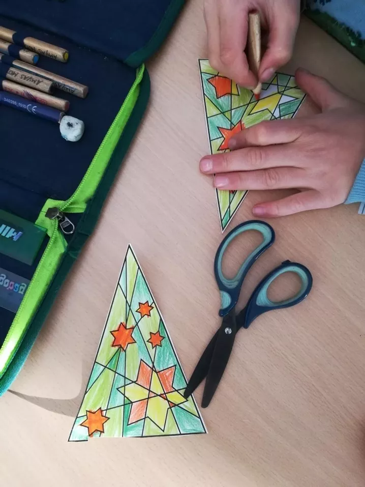 Bild in der Beschreibung des Unterrichtsmaterials Kooperativer Tannenbaum - Muster: Stern Mosaik Weinter Weihnachten von Doodleteacher #3