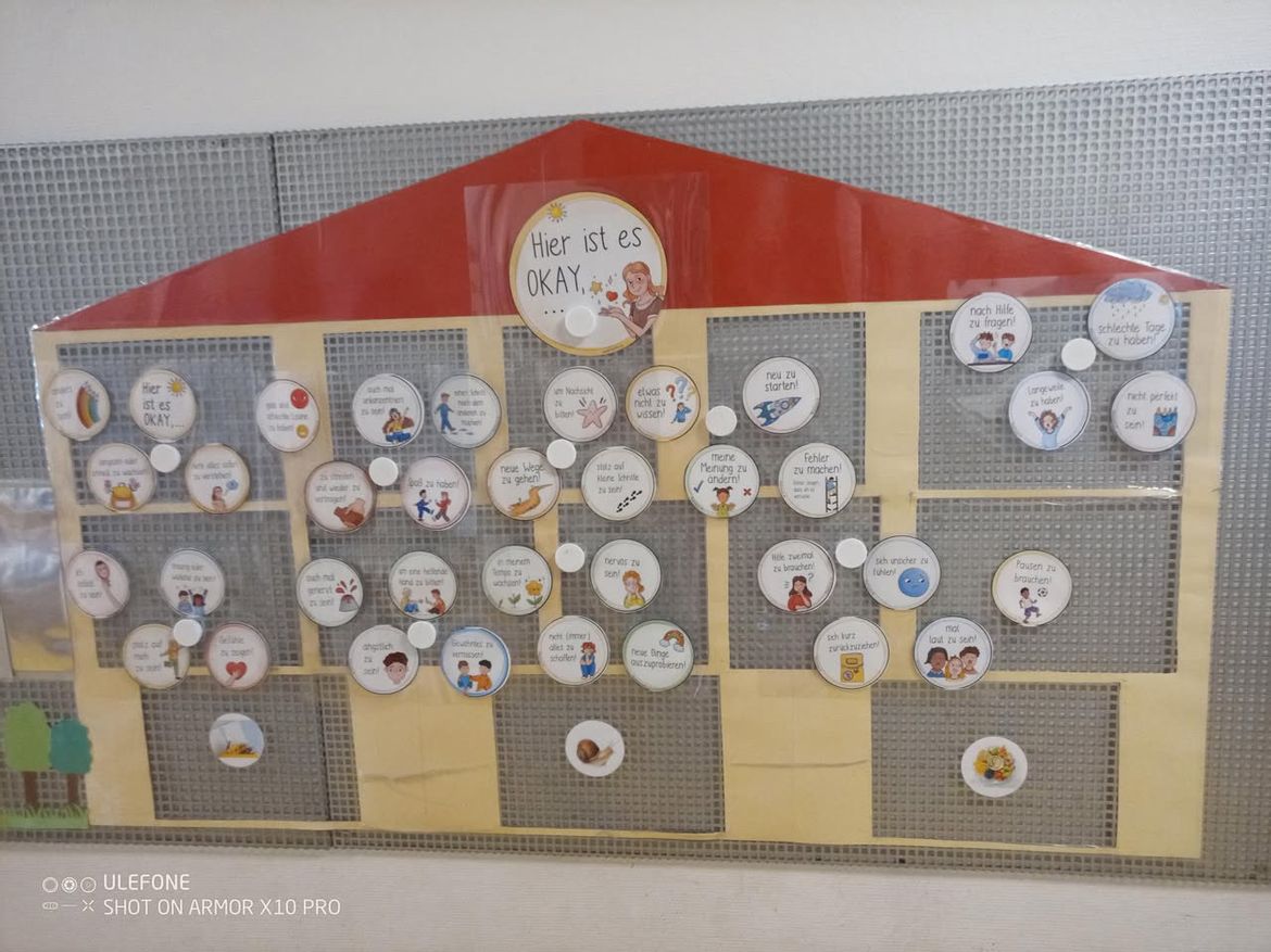 Bild in der Beschreibung des Unterrichtsmaterials Hier ist es okay – 45 Mutmacher Sätze fürs Klassenzimmer / Growth Mindset & Klassenlehrer von Doodleteacher #5