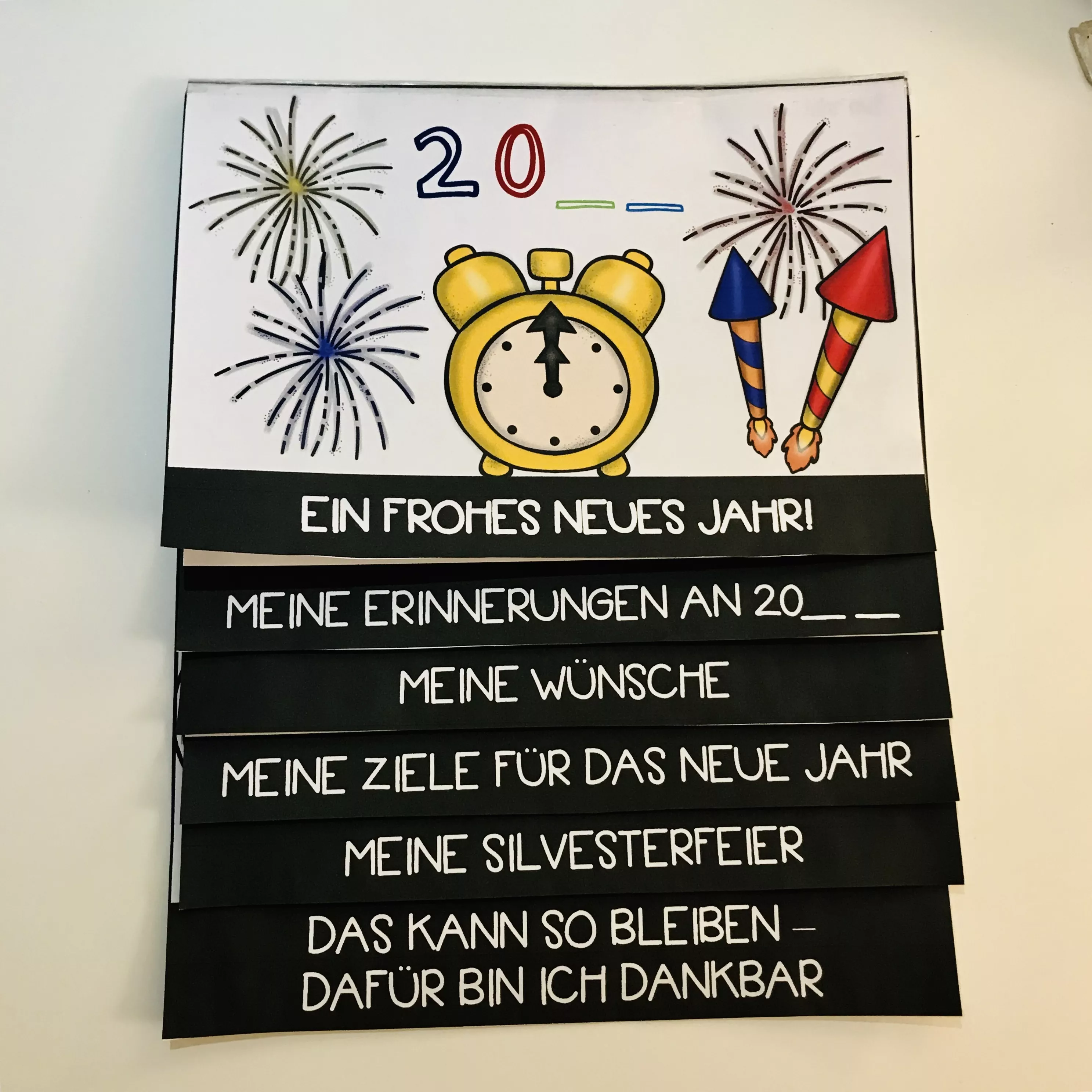 Bild in der Beschreibung des Unterrichtsmaterials Silvester Flipbook von The Growing Firsties #1