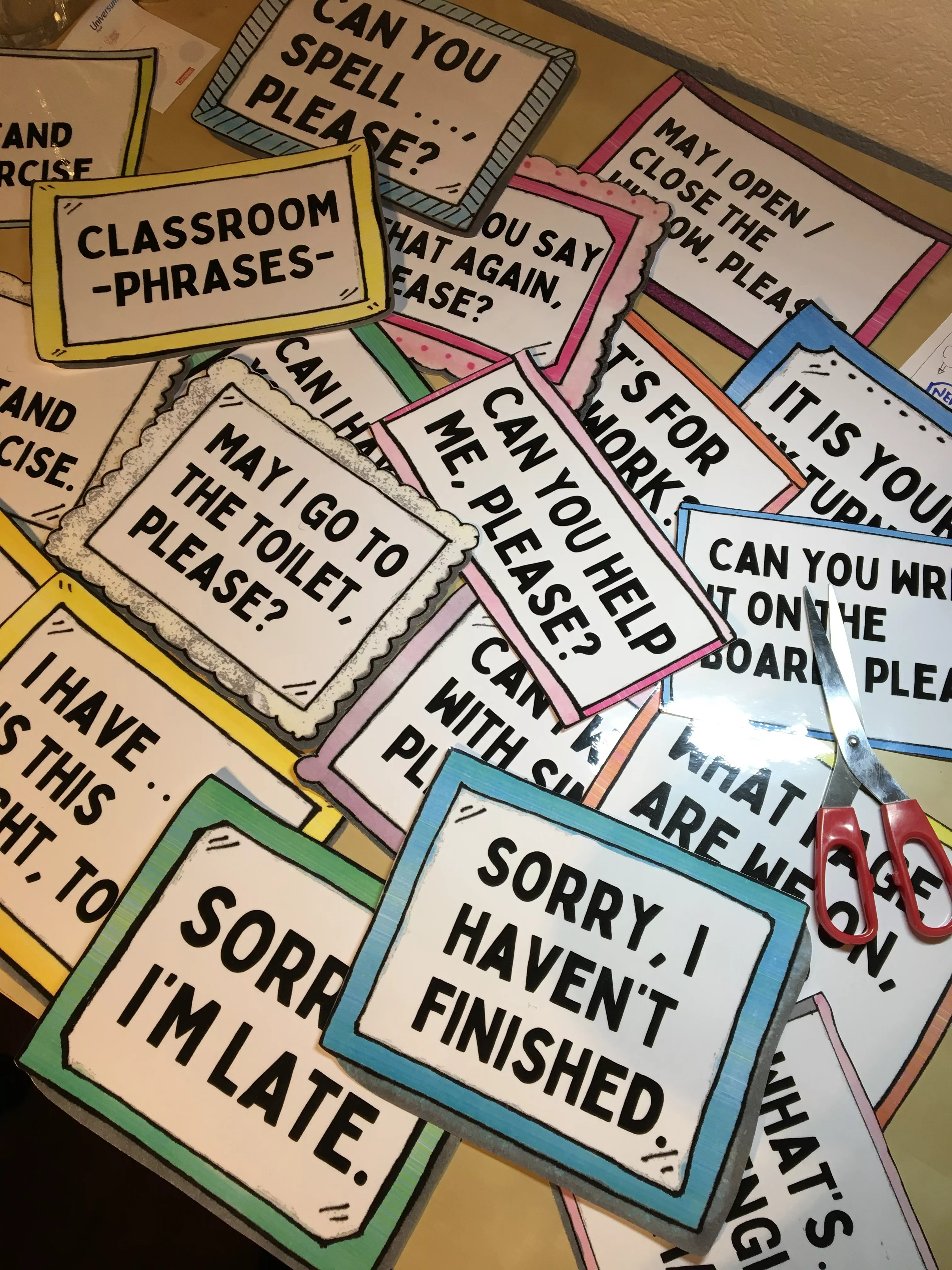 Bild in der Beschreibung des Unterrichtsmaterials Classroom Phrases - Poster von Doodleteacher #1