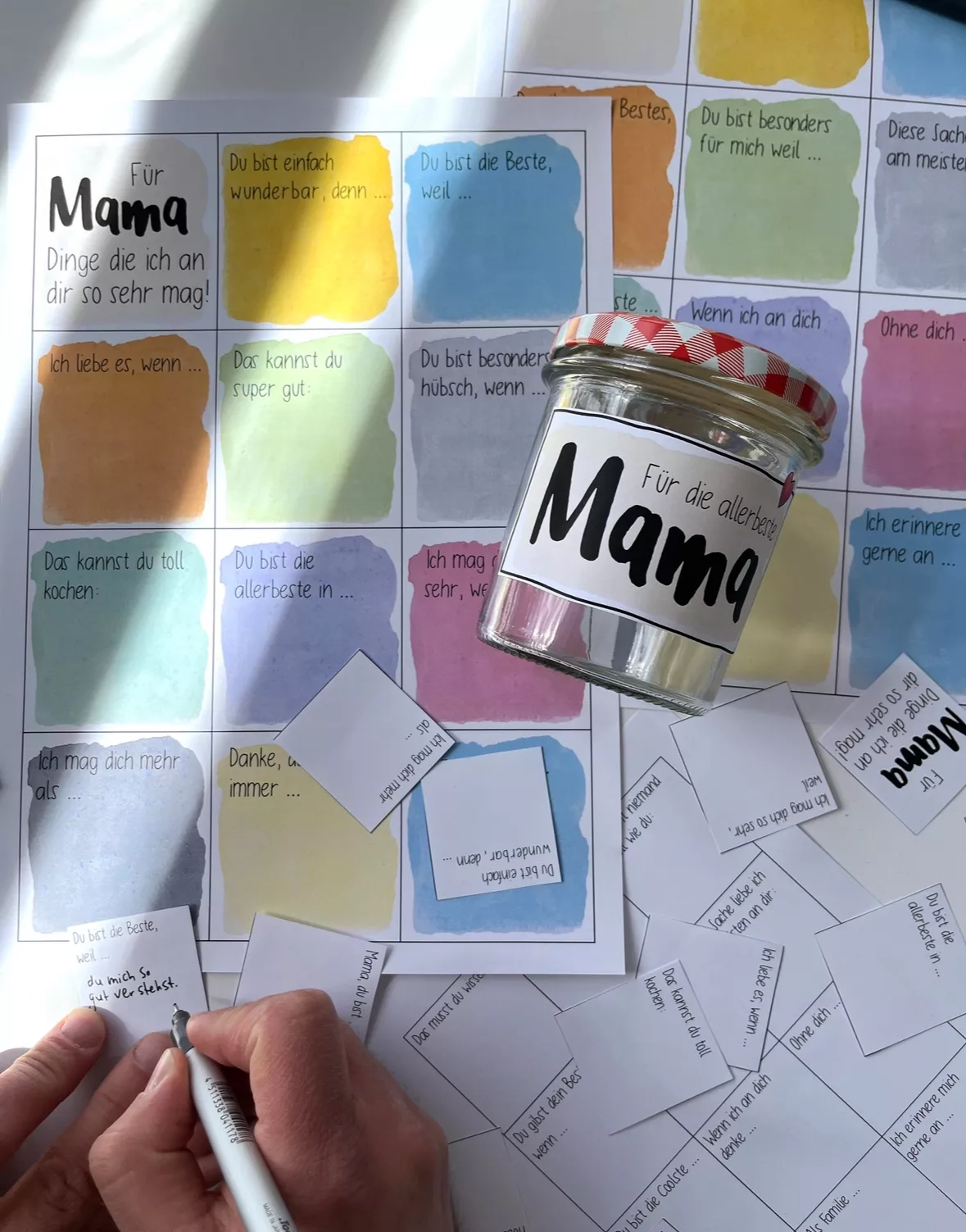 Bild in der Beschreibung des Unterrichtsmaterials Muttertag - Liebe Worte im Marmeladenglas (Mama, Lieblingsmensch, Heldin + Oma) Geschenk von Doodleteacher #1