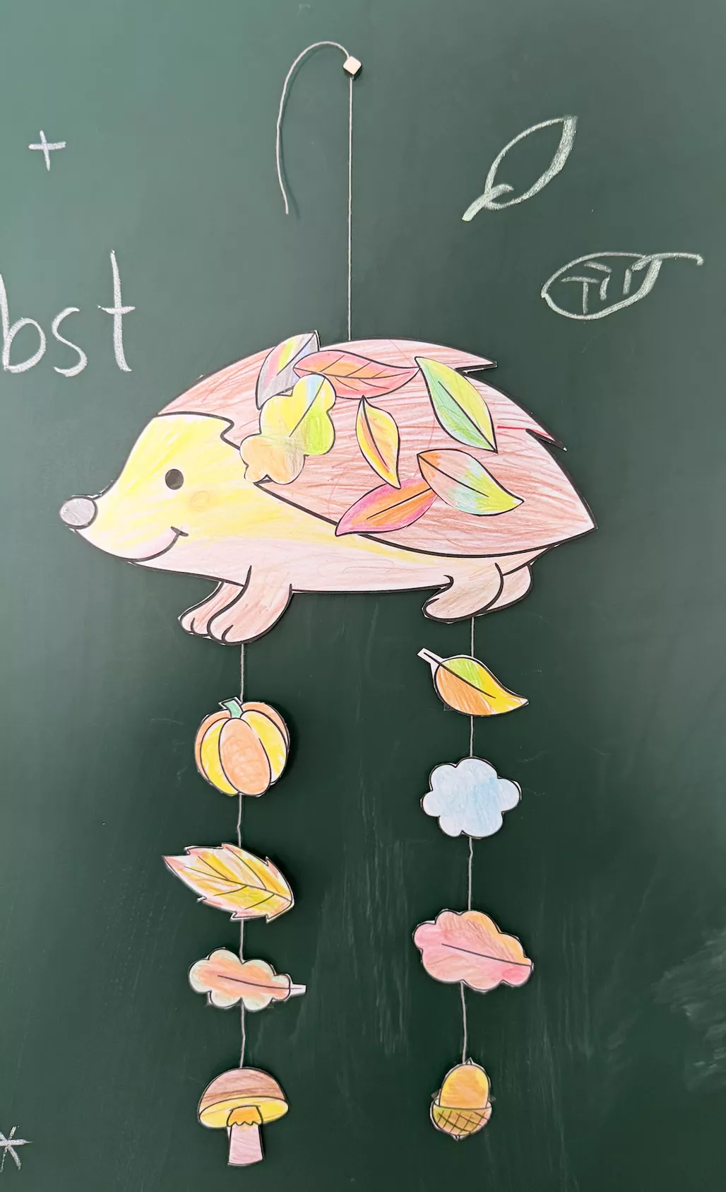 Bild in der Beschreibung des Unterrichtsmaterials Herbst Igelmobile 🍁🦔 - Bastelvorlage zum Ausschneiden & Gestalten Igel von Doodleteacher #2