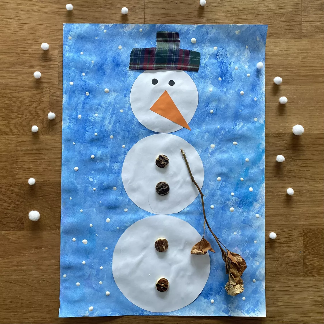 Bild in der Beschreibung des Unterrichtsmaterials Schneemann Kunstprojekt - Tupftechnik (Klasse 1+2) von Grundschulimpulse #1