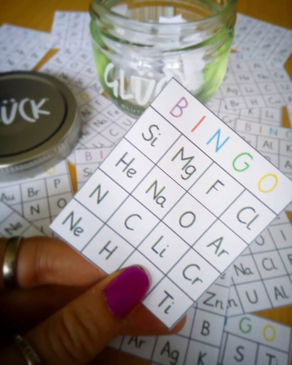 Bild in der Beschreibung des Unterrichtsmaterials BINGO! Periodensystem - die Elemente-Lotterie von Natur.Wissen.schaffen #1