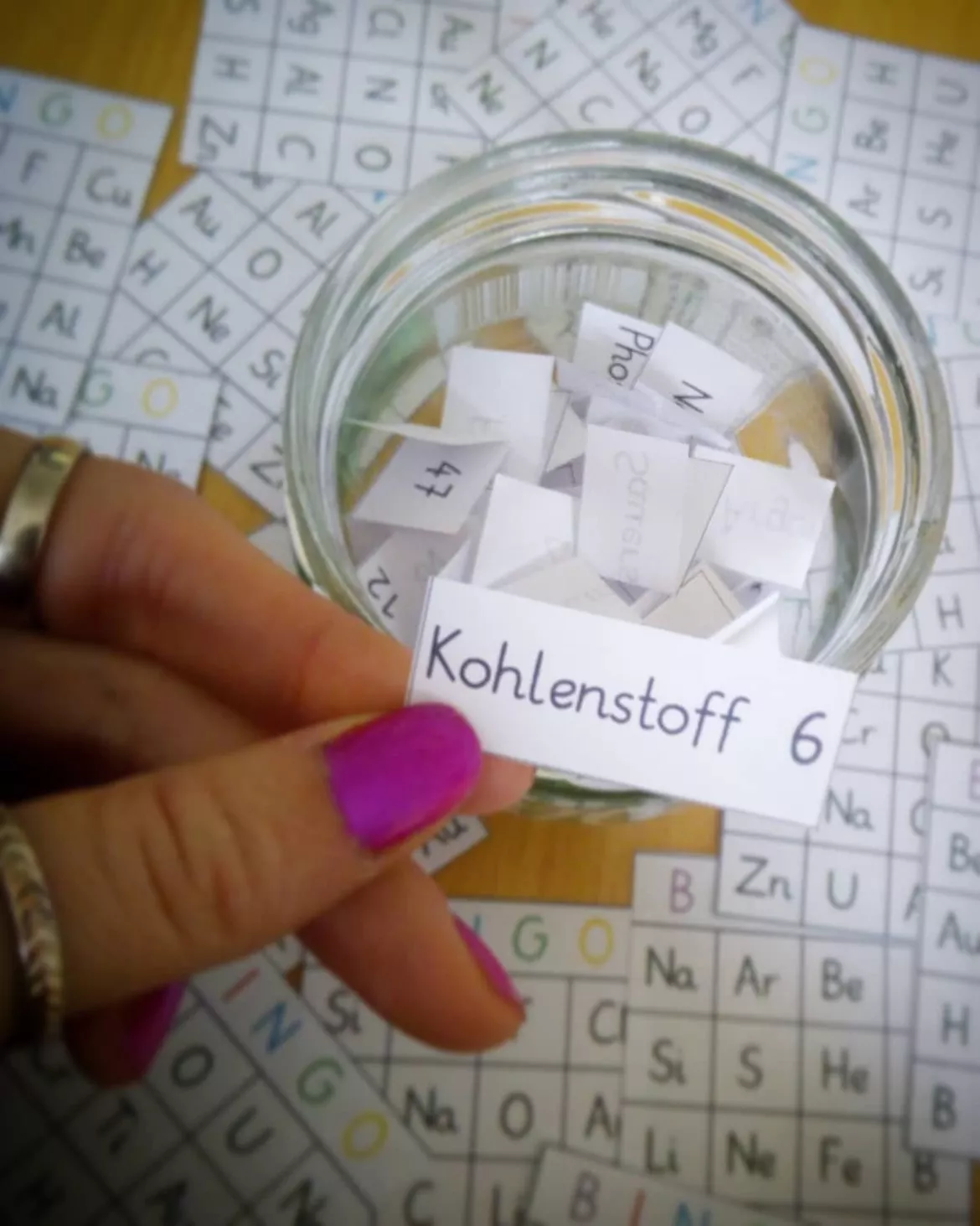 Bild in der Beschreibung des Unterrichtsmaterials BINGO! Periodensystem - die Elemente-Lotterie von Natur.Wissen.schaffen #2