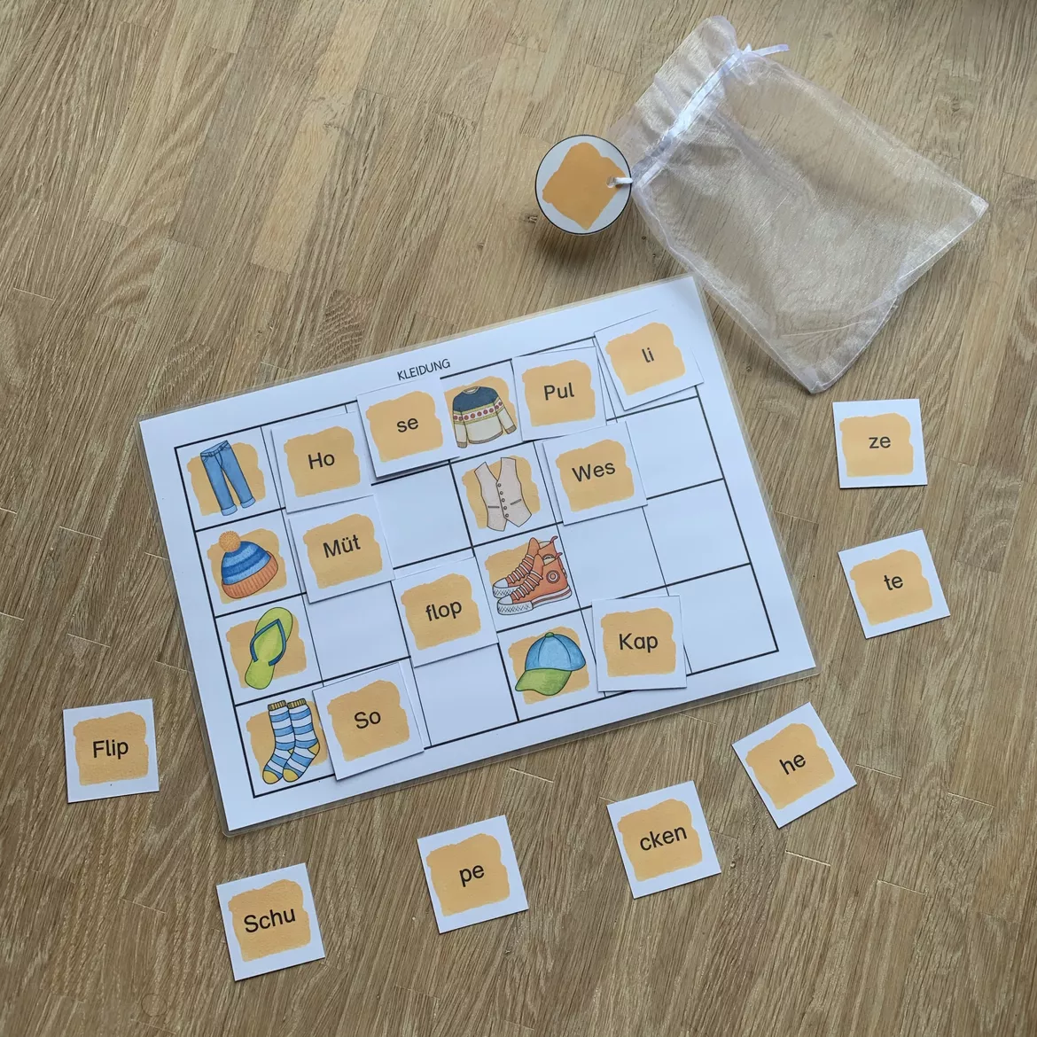 Bild in der Beschreibung des Unterrichtsmaterials Silbenlegespiel - ein Freiarbeitsmaterial zum Silbenlesen von montiaffen_montessori und grundschule #2