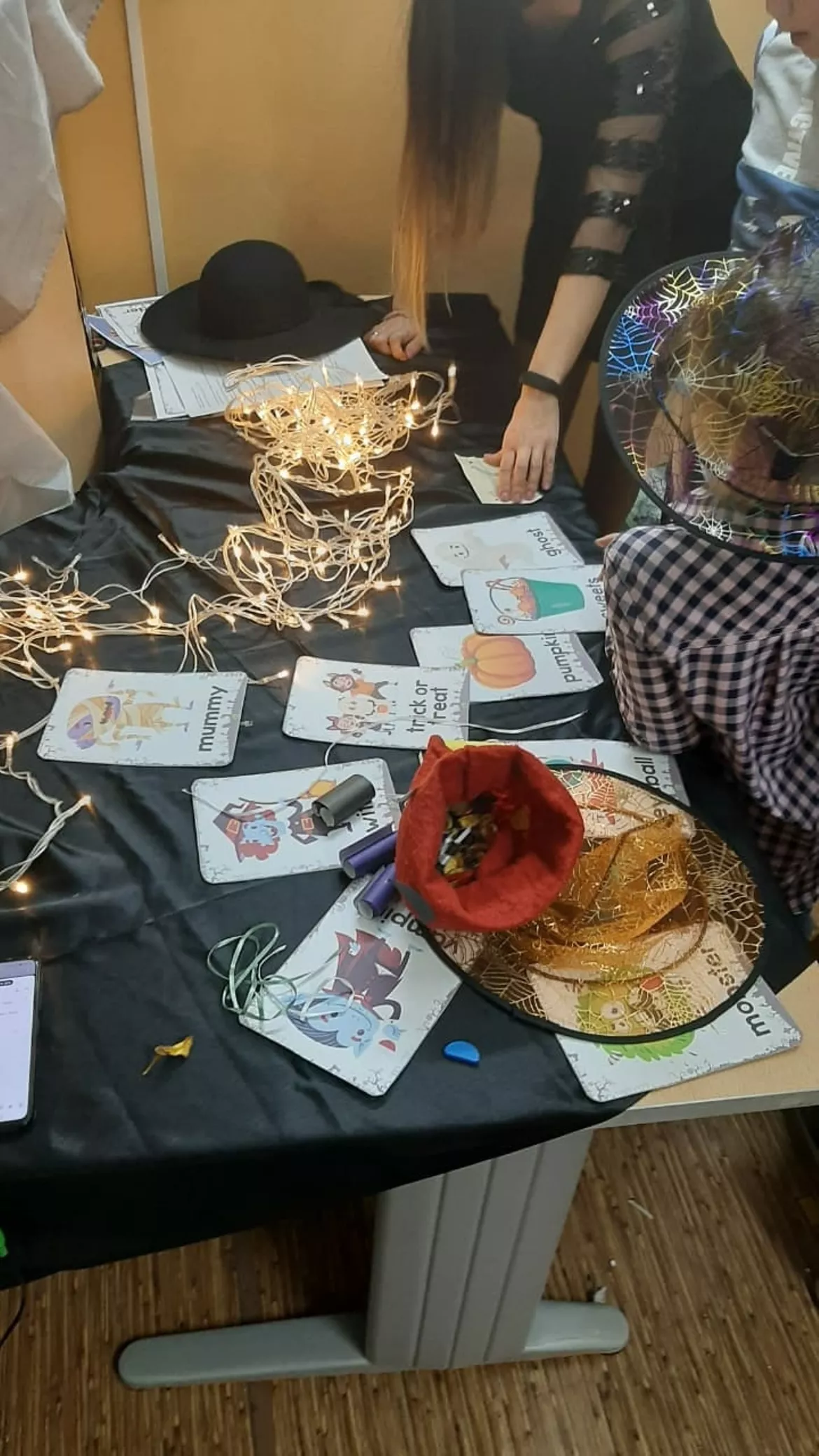 Bild in der Beschreibung des Unterrichtsmaterials Halloween Games 8in1 von Language Stuff #6