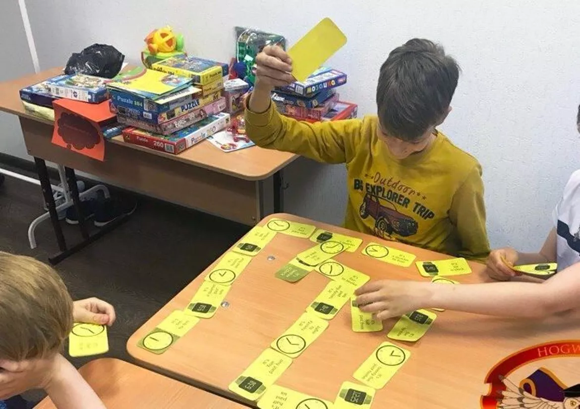 Bild in der Beschreibung des Unterrichtsmaterials Time domino 2in1 von Language Stuff #6