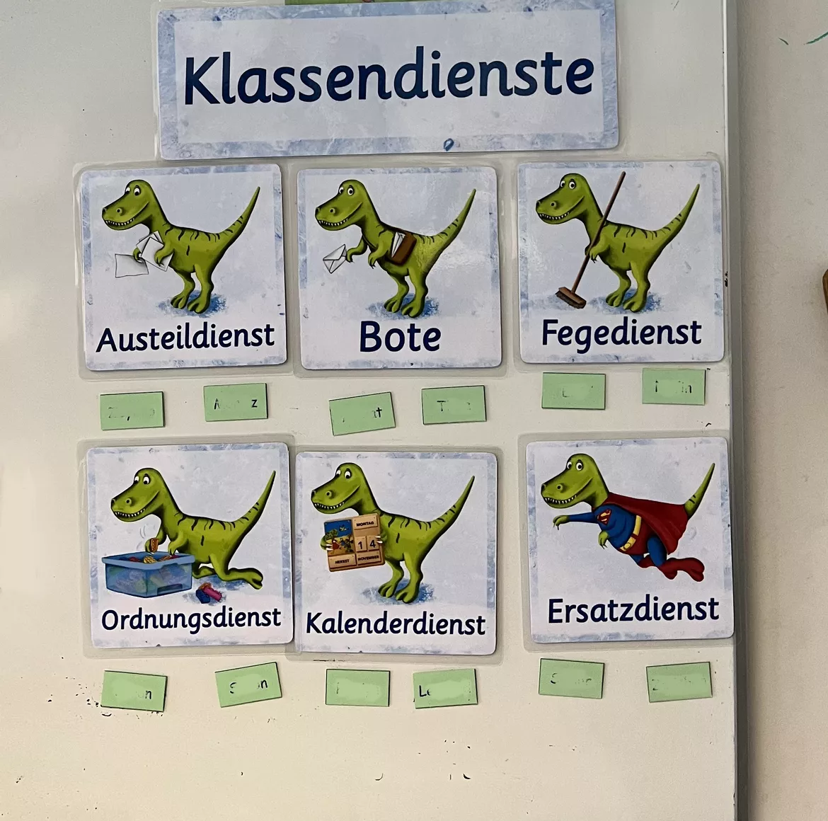 Bild in der Beschreibung des Unterrichtsmaterials Diensteschilder Bildkarten (Dino) – flexible Beschriftung von petratschool #1