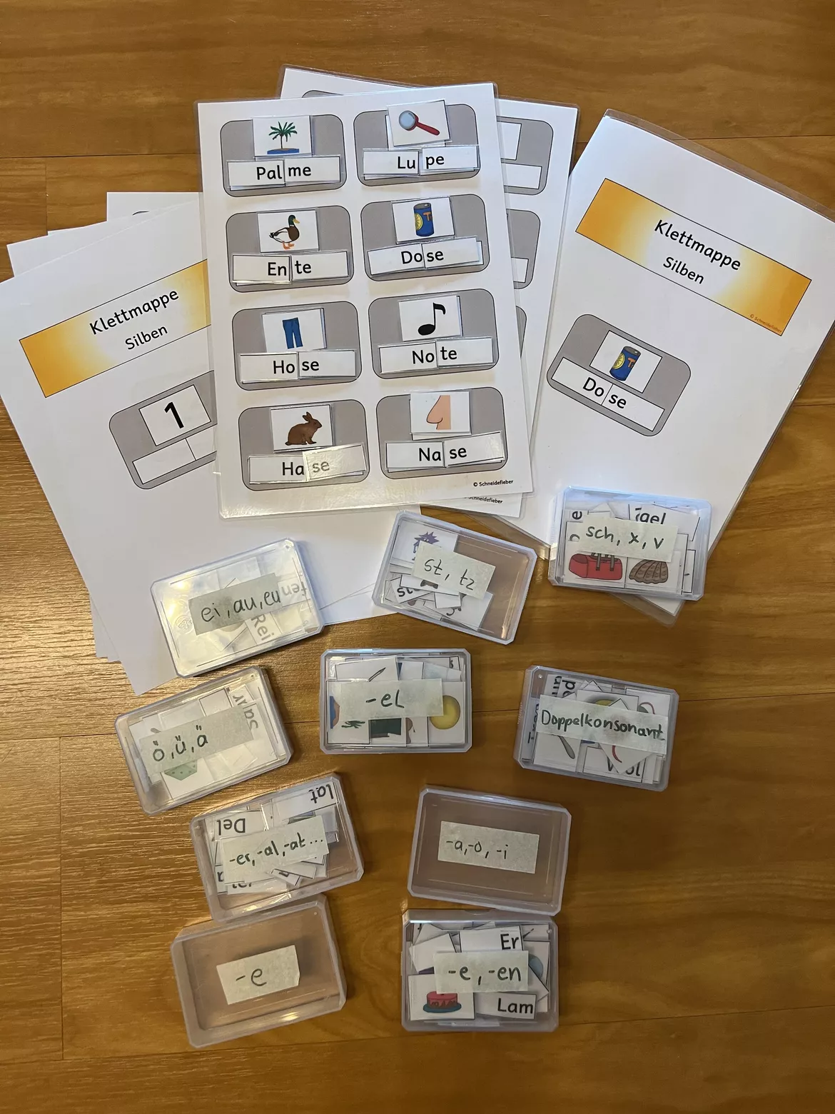 Bild in der Beschreibung des Unterrichtsmaterials Klettmappe, erste Wörter, Förderung, TEACCH, lautgetreu, Silben von Schneidefieber #1