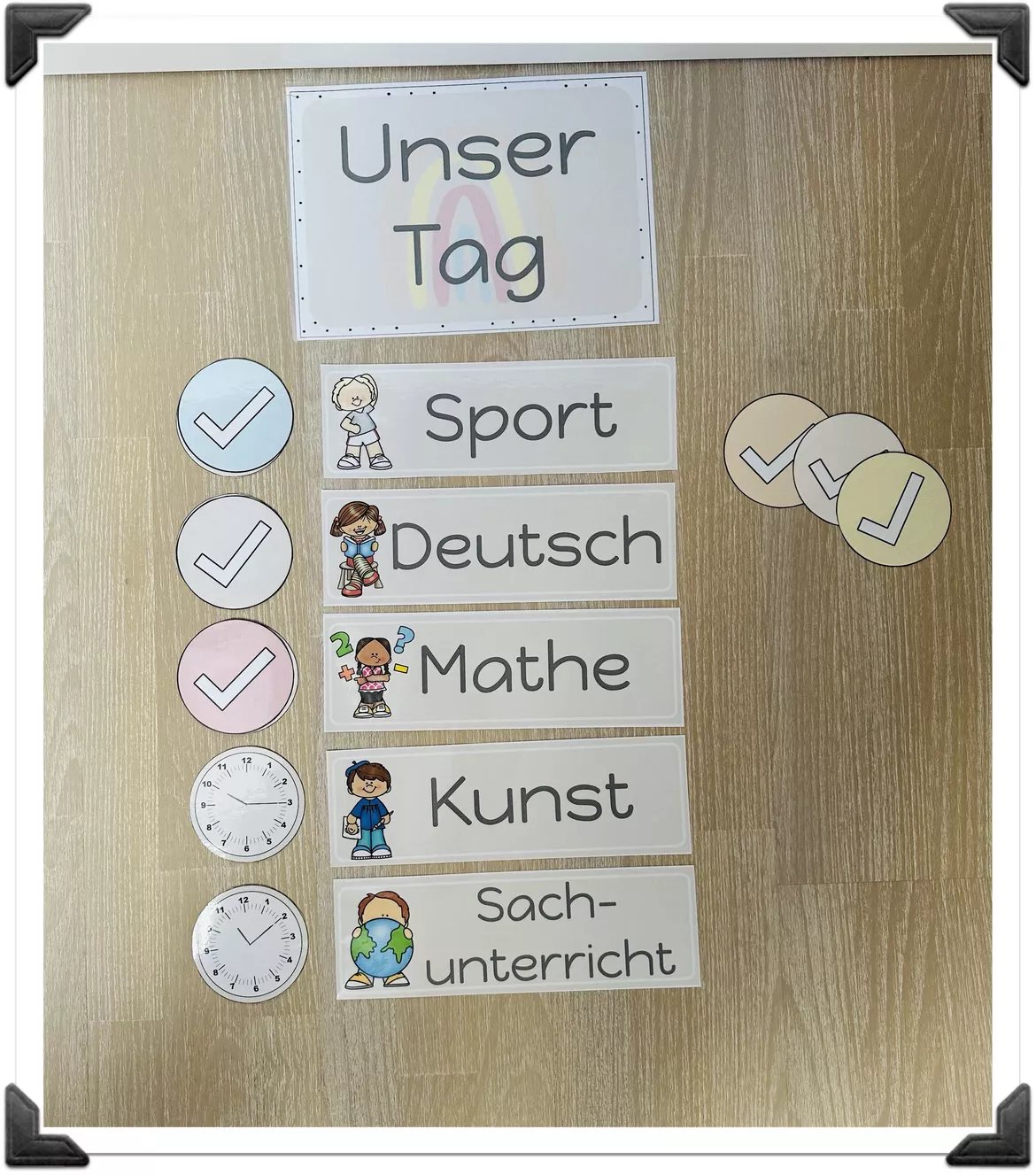 Bild in der Beschreibung des Unterrichtsmaterials Tagestransparenz pastell Tag Unterrichtsfächer Schilder Klassenraum Classroom Management Gestaltung von Frau Ideenblitz #1