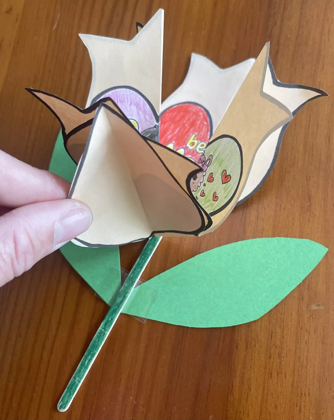 Bild in der Beschreibung des Unterrichtsmaterials Muttertag / Vatertag - Aufklapp-Tulpe von Fr.Bachli #1
