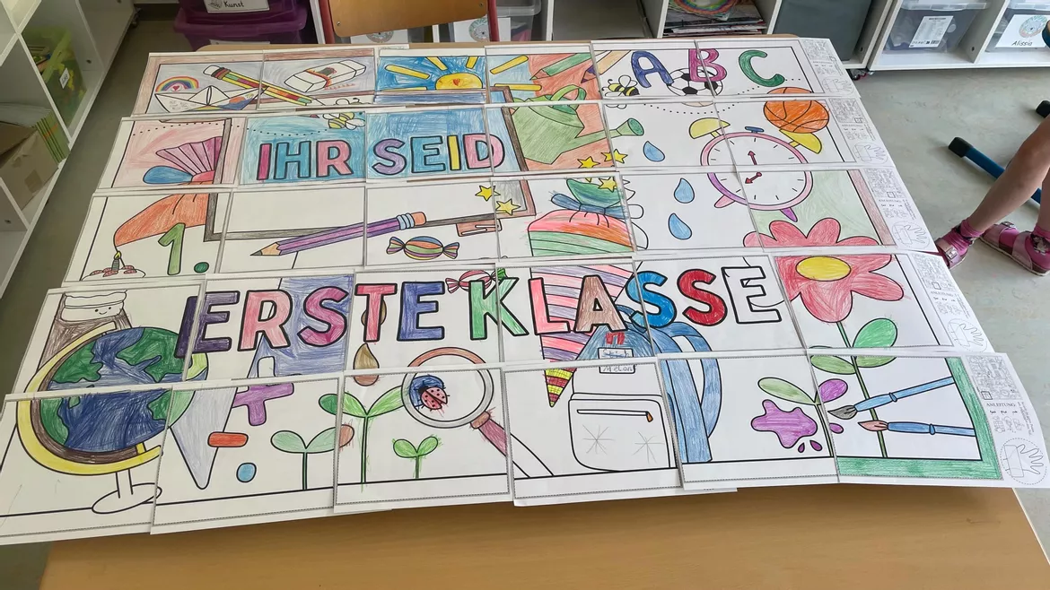 Bild in der Beschreibung des Unterrichtsmaterials Einschulung / Schulstart - Gemeinschaftsbild - WIR SIND ERSTE KLASSE / 1. Klasse von Doodleteacher #2