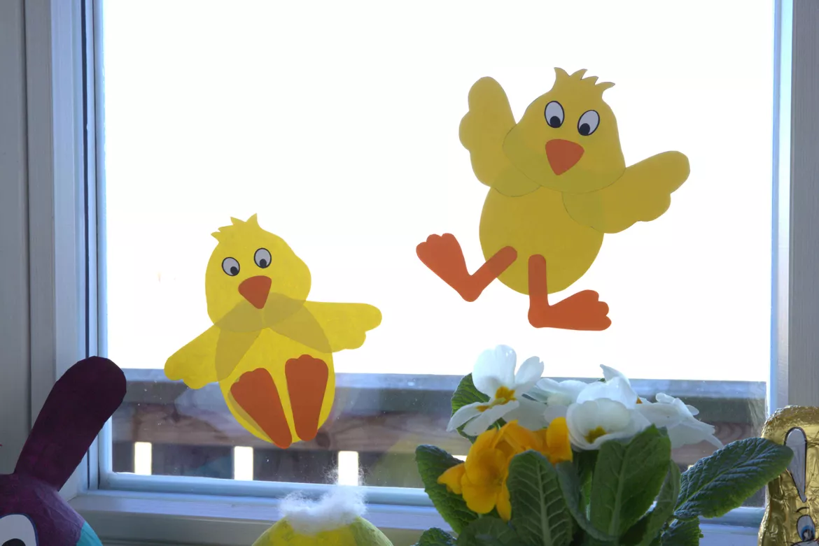 Bild in der Beschreibung des Unterrichtsmaterials Kunst Ostern, Osterhase mit 3 Küken, Fensterbilder, Materialpaket von Pinselpauker #2