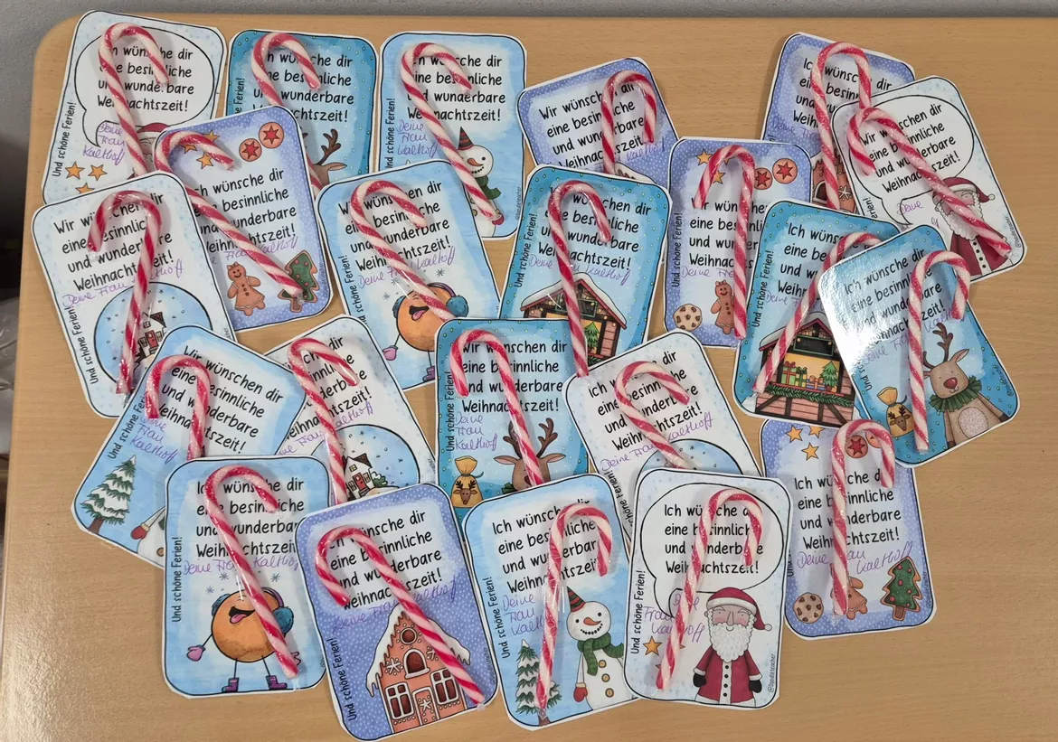 Bild in der Beschreibung des Unterrichtsmaterials Weihnachten - Gruß und Bastelkarten / Geschenke Weihnachtsgrüße von Doodleteacher #2
