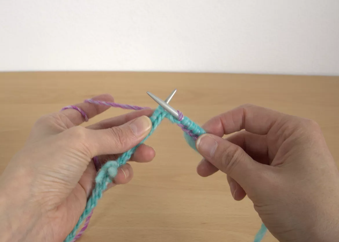 Bild in der Beschreibung des Unterrichtsmaterials Rundschal stricken, textiles Gestalten in der Grundschule von Pinselpauker #1