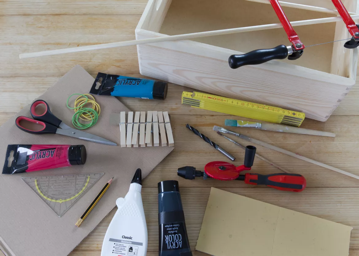 Bild in der Beschreibung des Unterrichtsmaterials Werken Grundschule, Baue einen Tischkicker, Fußball von Pinselpauker #1