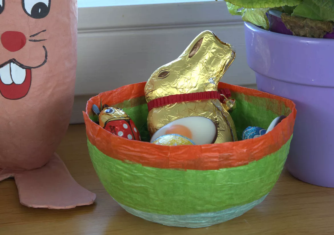 Bild in der Beschreibung des Unterrichtsmaterials Kunst Ostern, Osternest aus Transparentpapier, Grundschule von Pinselpauker #1