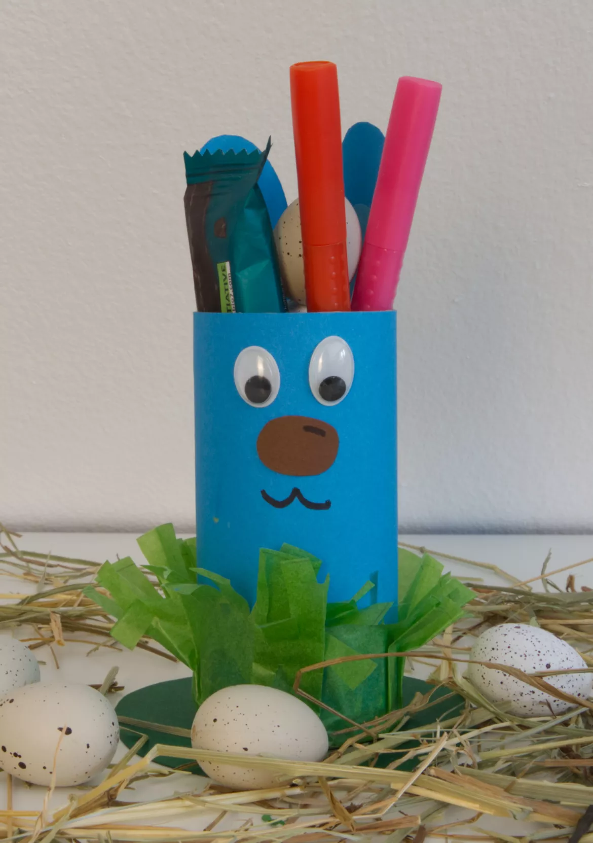 Bild in der Beschreibung des Unterrichtsmaterials Kunst Ostern, Hase aus Klopapierrolle, Osternest von Pinselpauker #1